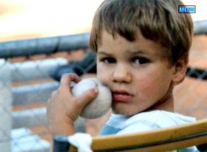 Źródło: http://federermagic.blogspot.com/2005/02/young-federer-in-pictures-oo-baby-blue.html